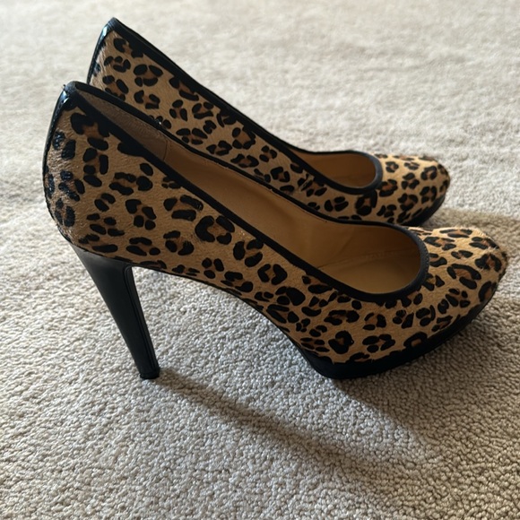 🎉Preview International- Leopard print pumps(Size 9)🎉 - Picture 3 of 7
